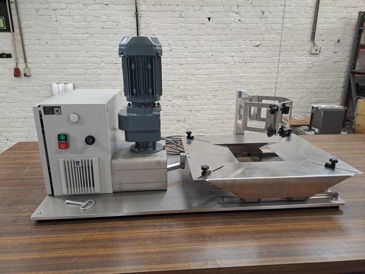 Tamiseur avec motoréducteur et coffret de commande